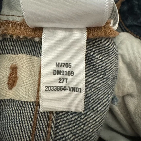 Madewell Darted Barrel Leg Jean in Danver Wash - Picture 6 of 9